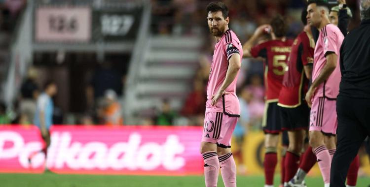 MKSPORTS-梅西重要时刻出色防守，西班牙队带队取胜！观众掌声雷动的简单介绍