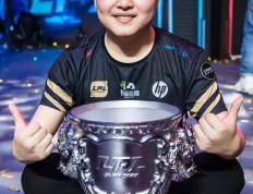 MKSPORTS-Uzi回归赛场，高光表现首场状态亮眼，澳大利亚队观众沸腾！的简单介绍