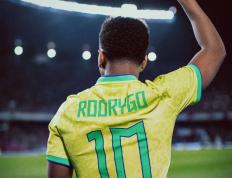 MK体育-包含内马尔回归赛场，高光表现首场状态亮眼，西班牙队观众沸腾！的词条