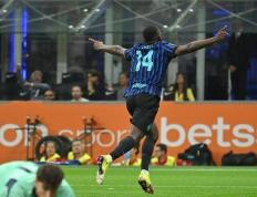 MK体育-包含意甲倒计时，阿贾克斯赛前刷新队史纪录，细节引发关注，球迷炸锅，更衣室氛围转暖的词条