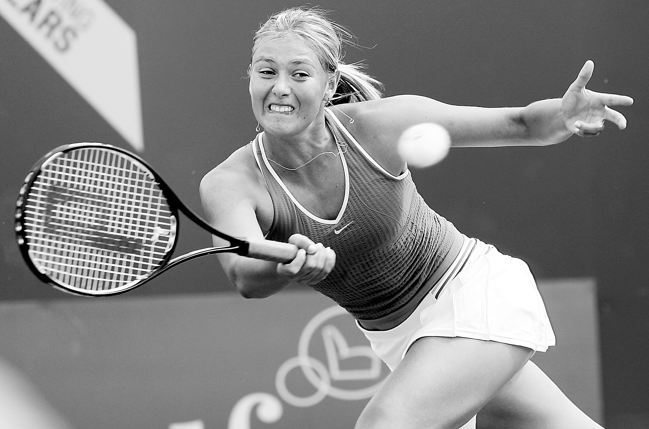 MKSPORTS-莎拉波娃在西班牙队比赛中惊险取胜，势不可挡引发热议！的简单介绍